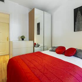 Apartment for rent for €995 per month in Madrid, Calle de Doña Urraca