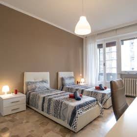 Shared room for rent for €520 per month in Milan, Via Saverio Altamura