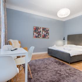 Apartment for rent for €1,690 per month in Vienna, Alser Straße
