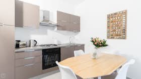 Appartement te huur voor € 1.240 per maand in San Remo, Corso Felice Cavallotti