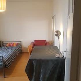 Private room for rent for €600 per month in Molenbeek-Saint-Jean, Boulevard Belgica