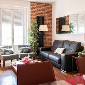 Apartment for rent for €2,195 per month in Madrid, Plaza de Tirso de Molina