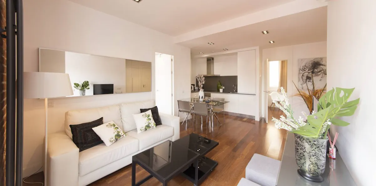 3-Bedroom Apartment in Plaza de Tirso de Molina, Madrid (927593) ROOM