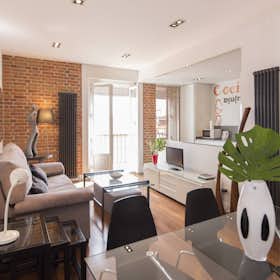 Apartment for rent for €2,095 per month in Madrid, Plaza de Tirso de Molina