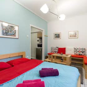 Studio for rent for €750 per month in Athens, Plithonos