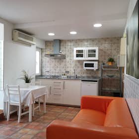 Apartment for rent for €1,250 per month in Barcelona, Carrer d'en Roca