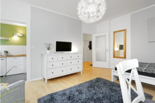 Apartment for rent for €1,300 per month in Berlin, Wittelsbacherstraße