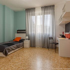 Cameră privată de închiriat pentru 580 EUR pe lună în Pisa, Via Ugo Foscolo