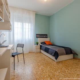 Private room for rent for €570 per month in Pisa, Via Ugo Foscolo