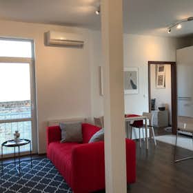 公寓 正在以 HUF 428,791 的月租出租，其位于 Budapest, Csengery utca