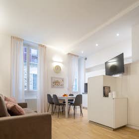 Apartment for rent for €2,770 per month in Florence, Via della Vigna Vecchia