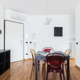 Apartment for rent for €2,273 per month in Milan, Via Giuseppe Meda