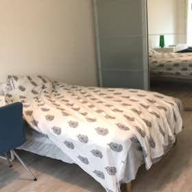 Private room for rent for €595 per month in Helsinki, Keinutie