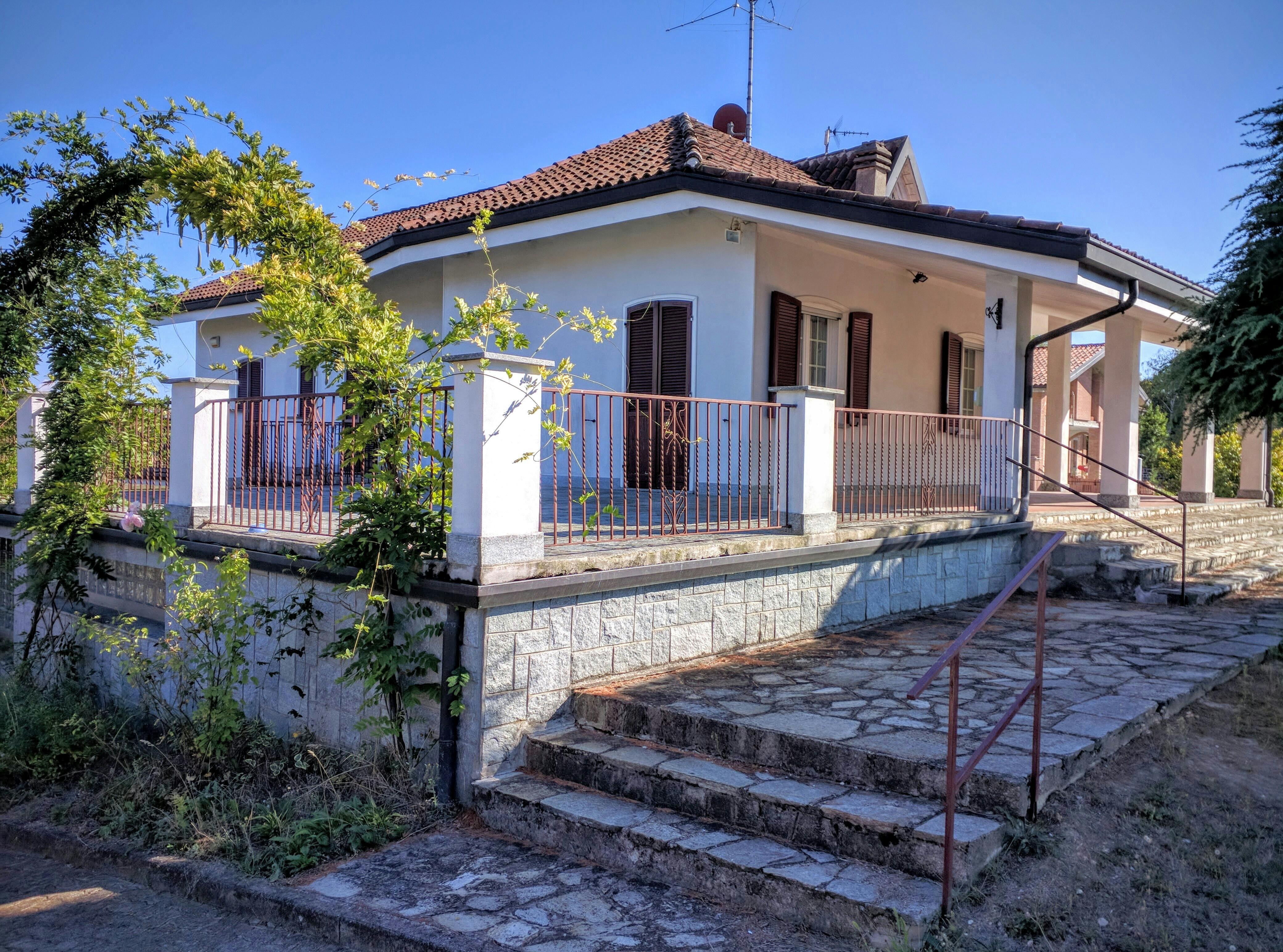 Huis te huur voor € 3.200 per maand in Calliano, Strada Castelletto