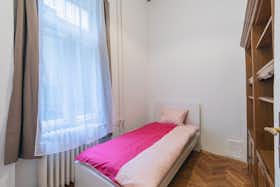 Private room for rent for HUF 150,255 per month in Budapest, Falk Miksa utca