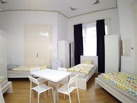 Mehrbettzimmer zu mieten für 84.804 HUF pro Monat in Budapest, Falk Miksa utca
