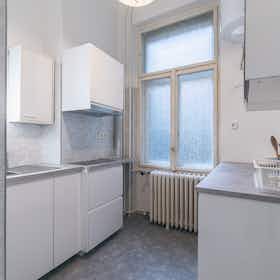 Shared room for rent for HUF 85,569 per month in Budapest, Falk Miksa utca