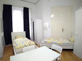 Shared room for rent for HUF 85,860 per month in Budapest, Falk Miksa utca