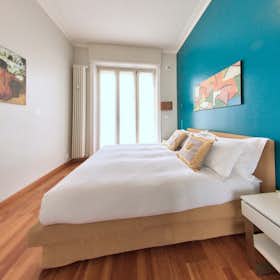 Apartment for rent for €3,000 per month in Milan, Via Giovanni Battista Pergolesi