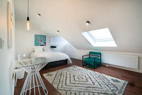 Отдельная комната сдается в аренду за 400 € в месяц в Charleroi, Rue de Louvain