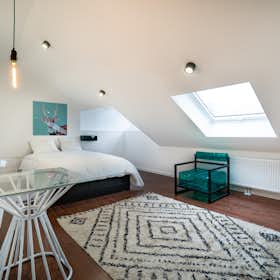 私人房间 正在以 €400 的月租出租，其位于 Charleroi, Rue de Louvain