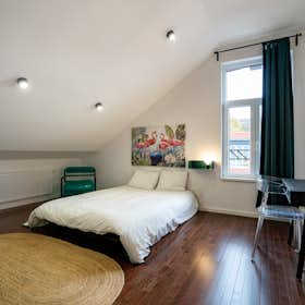 WG-Zimmer zu mieten für 425 € pro Monat in Charleroi, Rue de Louvain