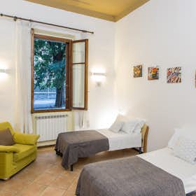 Apartment for rent for €2,800 per month in Florence, Viale Fratelli Rosselli