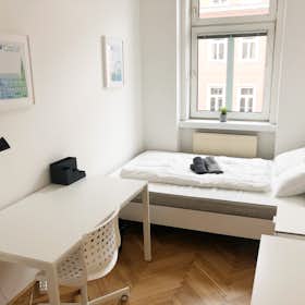 Private room for rent for €495 per month in Vienna, Laxenburger Straße
