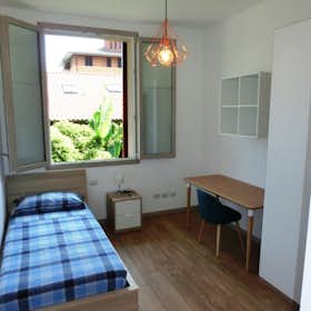 Private room for rent for €700 per month in Cologno Monzese, Via Risorgimento