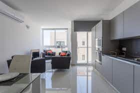 Appartement te huur voor € 2.993 per maand in San Ġiljan, Triq il-Qaliet