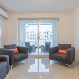公寓 正在以 €3,397 的月租出租，其位于 San Ġiljan, Triq Spinola
