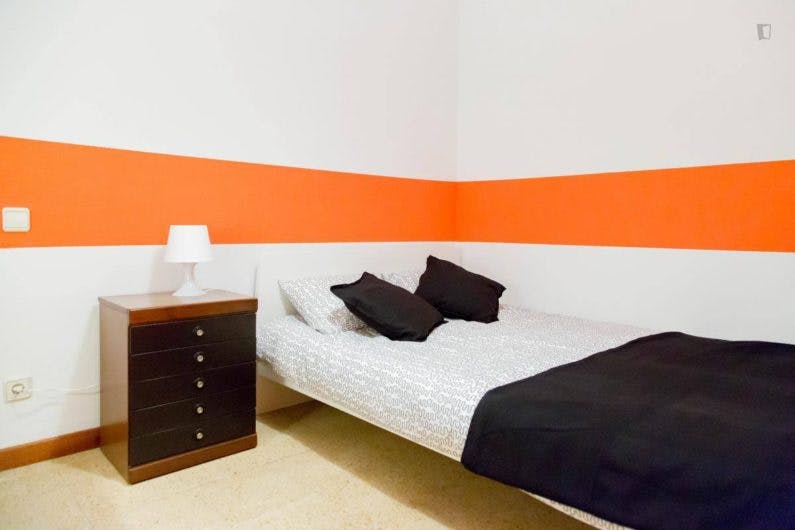 Private room for rent for €575 per month in Barcelona, Plaça del Doctor Letamendi