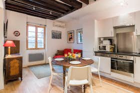 Apartment for rent for €4,770 per month in Paris, Rue du Temple