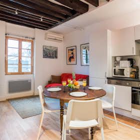Apartment for rent for €4,770 per month in Paris, Rue du Temple