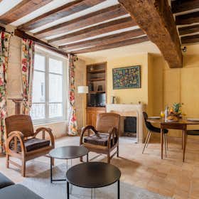 Studio for rent for €4,044 per month in Paris, Rue Laplace