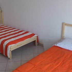 Mehrbettzimmer zu mieten für 300 € pro Monat in Florence, Via Luigi Michelazzi