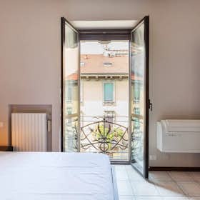 Apartment for rent for €1,700 per month in Milan, Via Atto Vannucci