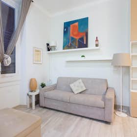 Studio for rent for €1,600 per month in Milan, Via Giovanni Pascoli