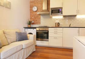 公寓 正在以 €1,350 的月租出租，其位于 Barcelona, Carrer de Grau i Torras