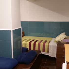 Studio for rent for €850 per month in L'Hospitalet de Llobregat, Carrer del Rosselló