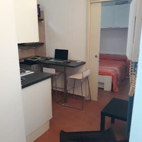 Studio for rent for €1,150 per month in Milan, Via Giuseppe Ripamonti