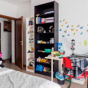 Private room for rent for €515 per month in Città metropolitana di Milano, Largo Camillo Caccia Dominioni