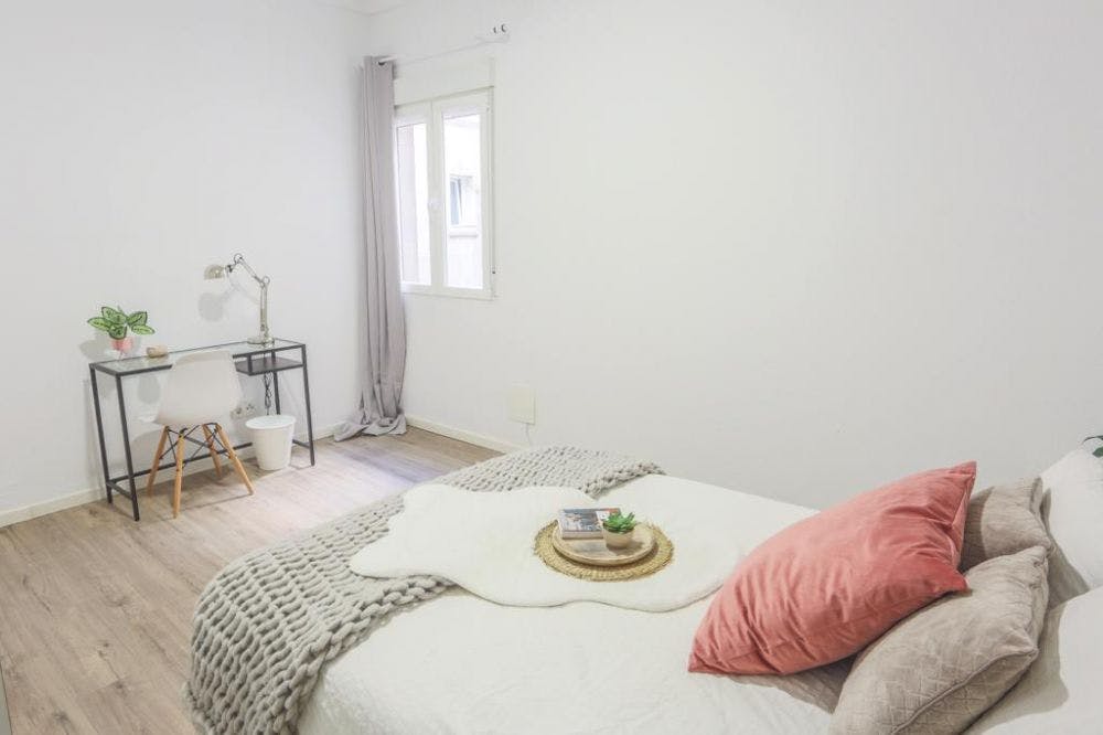 Private room for rent for €660 per month in Madrid, Calle del Ferrocarril