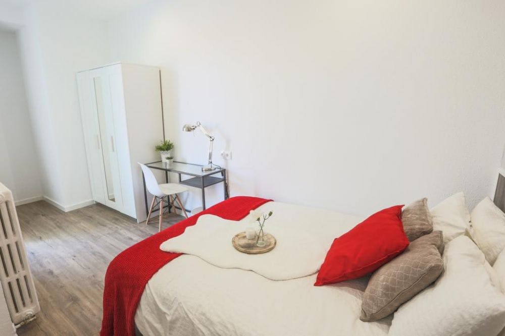 Private room for rent for €670 per month in Madrid, Calle del Ferrocarril