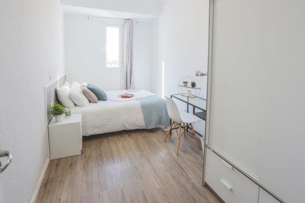 Private room for rent for €580 per month in Madrid, Calle del Ferrocarril