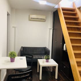 Apartment for rent for €980 per month in Madrid, Calle de Lavapiés