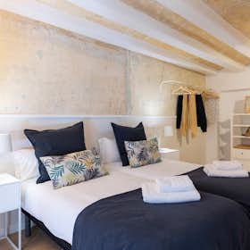Apartment for rent for €2,200 per month in Barcelona, Carrer de València