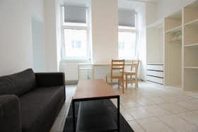Apartment for rent for €730 per month in Vienna, Sechshauser Gürtel