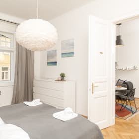 Apartment for rent for €2,670 per month in Graz, Am Ring
