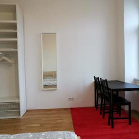 Apartment for rent for €750 per month in Vienna, Avedikstraße